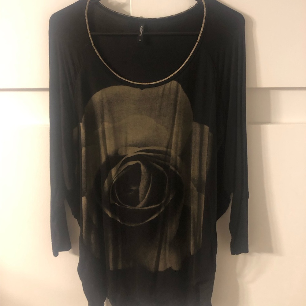 Women’s shirt with rose